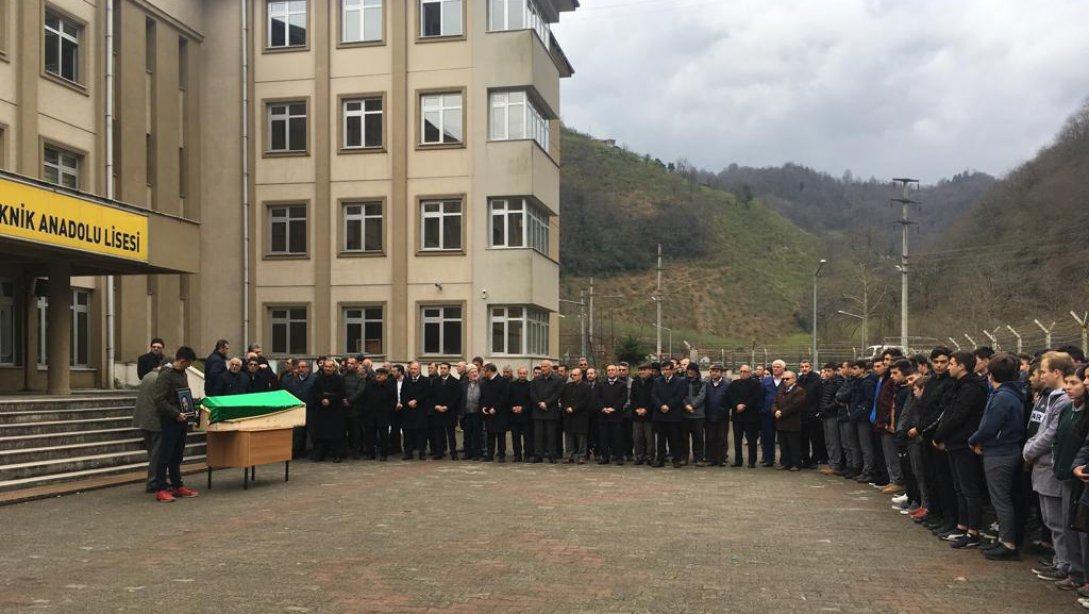 Sürmene Türk Telekom Mesleki ve Teknik Anadolu Lisesi öğretmeni Adnan Erbay´ın Cenaze Töreni 