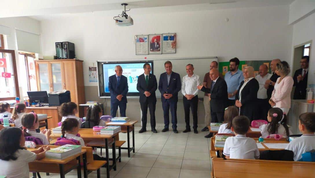 Trabzon Milletvekilimiz Sayın Salih CORA ve İlçe Kaymakamımız Sayın Mehmet Ali ÖZTÜRK Ş.K.M.F SAFİTÜRK İlkokulunu ziyaret etti.