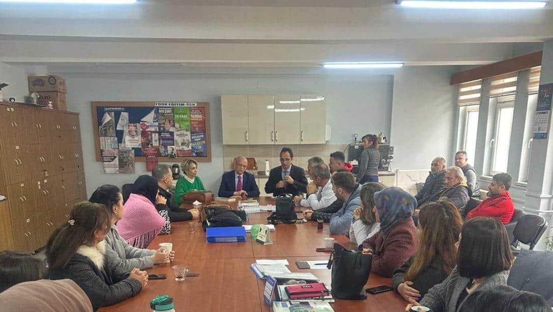 İlçe Milli Eğitim Müdürümüz Halil İbrahim REVİ  Okul/Kurumlarımızın Öğretmenler Kurulu Toplantılarını ziyaret etti. 